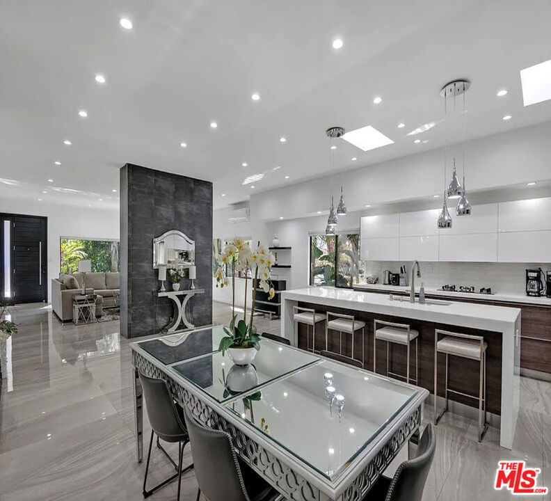 Residential Lease for rent at 465 S Mansfield Avenue, Los Angeles, Los Angeles County CA featuring 4 beds and 5 baths