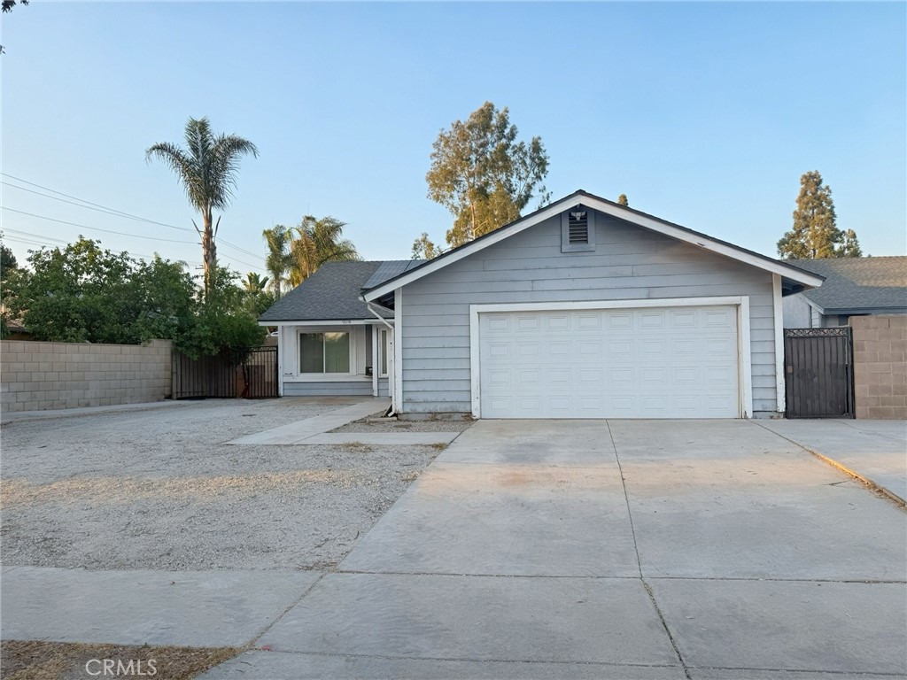 Residential Lease for rent at 16118 Montgomery, Fontana, San Bernardino County CA featuring 4 beds and 2 baths