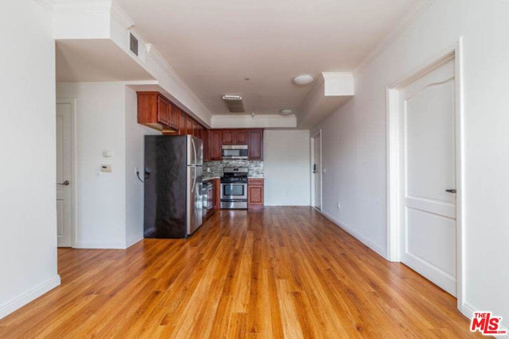 Residential Lease for rent at 1025 Dewey Avenue 303, Los Angeles, Los Angeles County CA featuring 3 beds and 2 baths