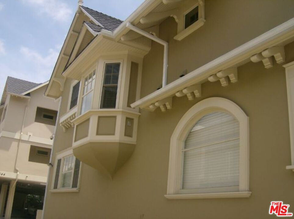 Residential Lease for rent at 2646 Ellendale Pl 2646, Los Angeles, Los Angeles County CA featuring 13 beds and 13 baths