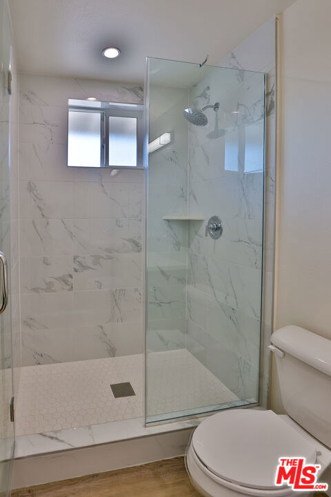 Residential Lease for rent at 1237 W 25th Street 1241 1/2, Los Angeles, Los Angeles County CA featuring 7 beds and 6 baths