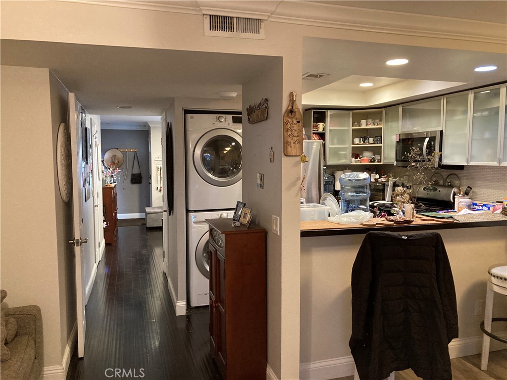 Residential for sale at 809 N Spurgeon 5, Santa Ana CA featuring 2 beds and 3 baths