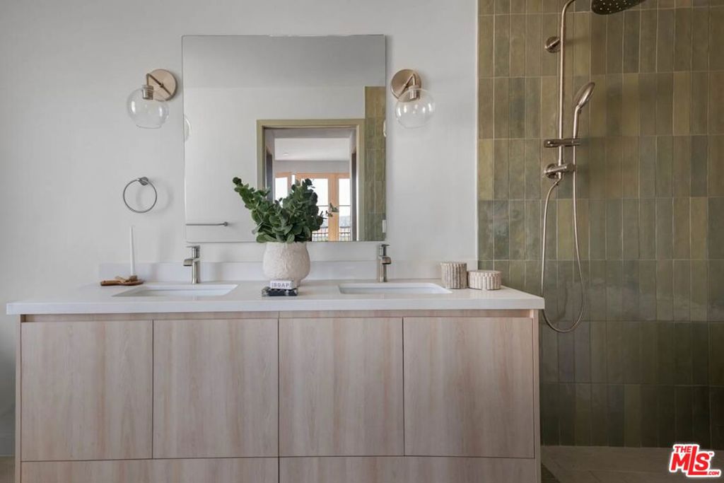 Residential Lease for rent at 6320 Garvanza Avenue 211, Los Angeles, Los Angeles County CA featuring 3 beds and 2 baths