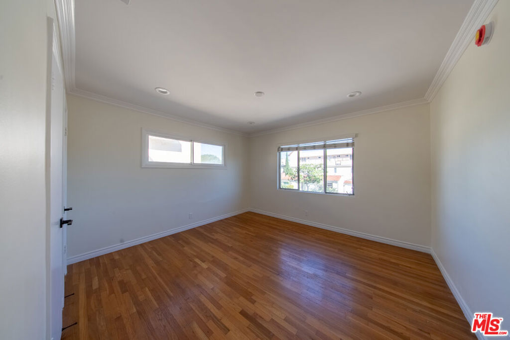 Residential Lease for rent at 9205 Alcott Street Unit 4, Los Angeles, Los Angeles County CA featuring 2 beds and 3 baths