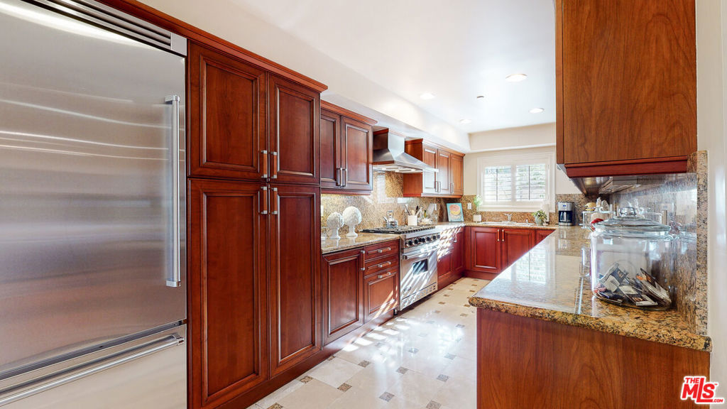 Residential Lease for rent at 118 S Clark Drive 105, West Hollywood, Los Angeles County CA featuring 3 beds and 3 baths