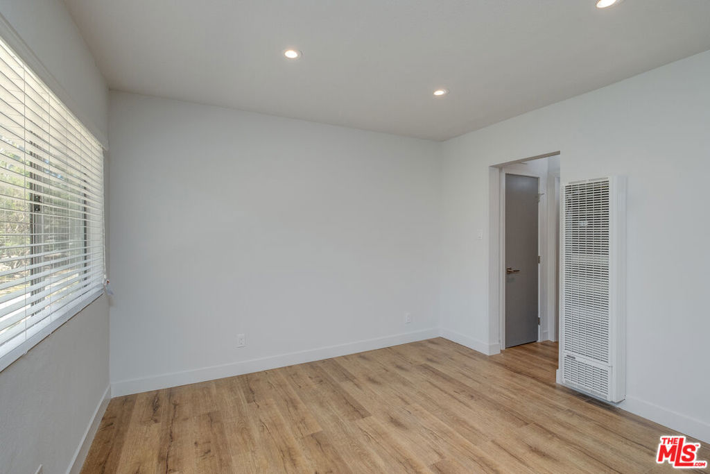 Residential Lease for rent at 4140 Grand View Boulevard 17, Los Angeles, Los Angeles County CA featuring 1 bed and 1 bath