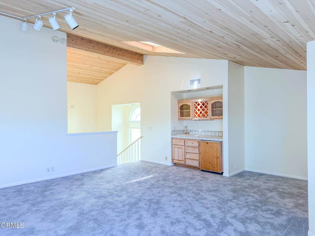 Residential Lease for rent at 3637 Ocean Drive, Oxnard CA featuring 3 beds and 3 baths