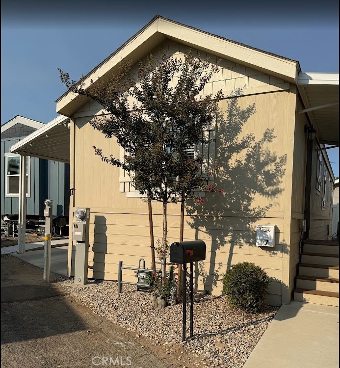 Manufactured In Park for sale at 8086 Mission Boulevard 17, Jurupa Valley CA featuring 2 beds and 1 bath