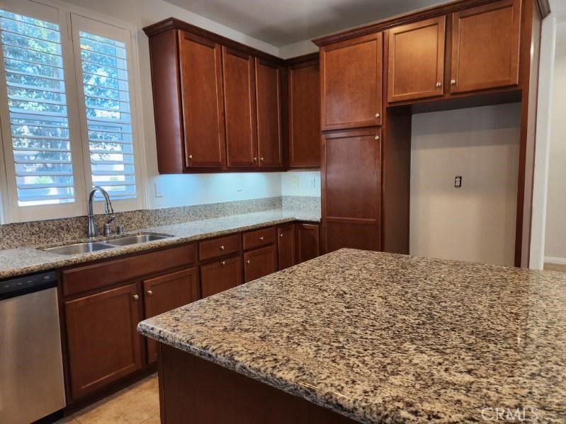 Residential Lease for rent at 146 Violet Bloom, Irvine CA featuring 4 beds and 3 baths