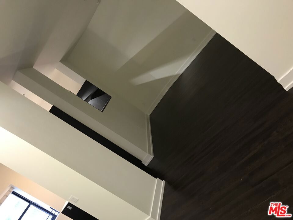 Residential Lease for rent at 727 W 7th Street 1223, Los Angeles, Los Angeles County CA featuring 1 bed and 1 bath