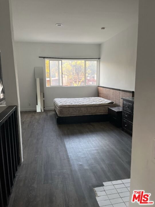 Residential Lease for rent at 4534 Kingswell Avenue, Los Angeles, Los Angeles County CA featuring 2 beds and 1 bath