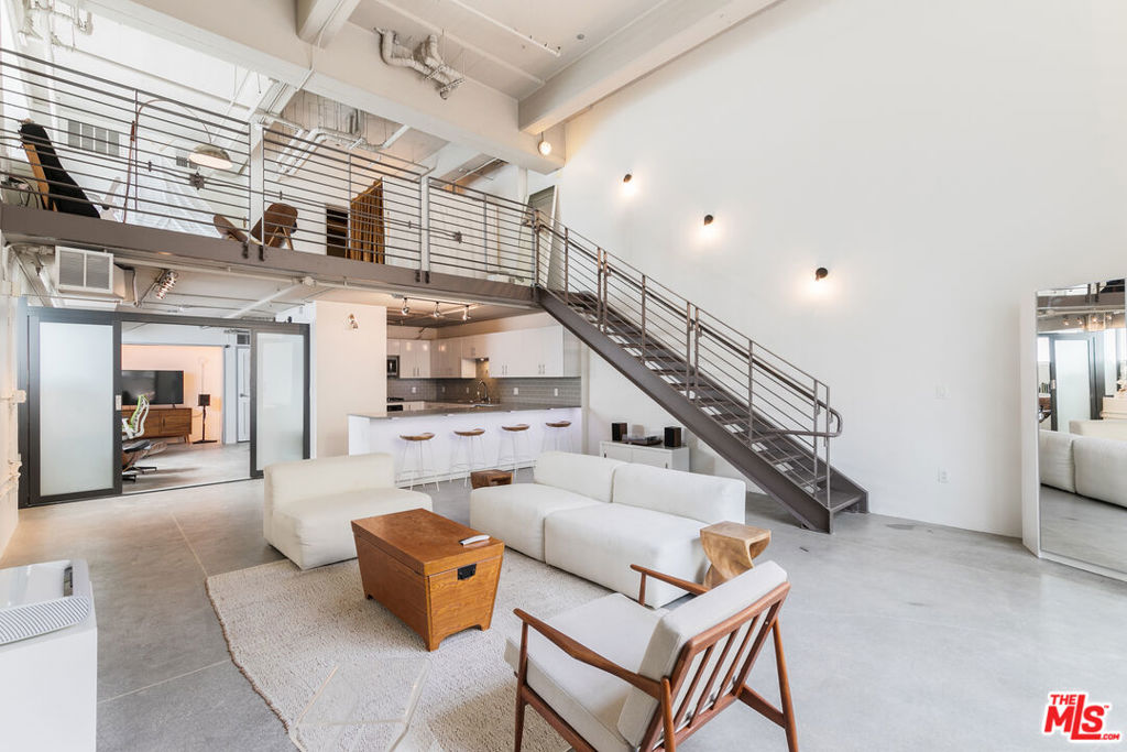 Residential Lease for rent at 1130 S Flower Street 103, Los Angeles, Los Angeles County CA featuring 2 beds and 2 baths