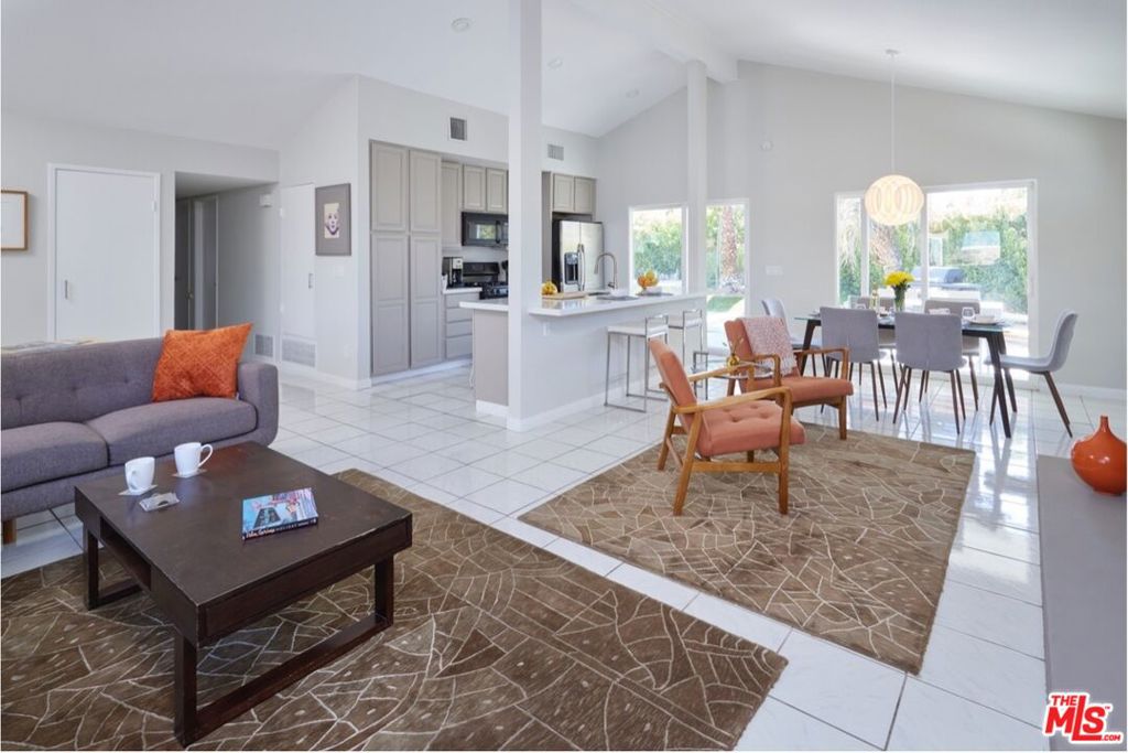 Residential for sale at 2291 E Calle Papagayo, Palm Springs CA featuring 3 beds and 2 baths