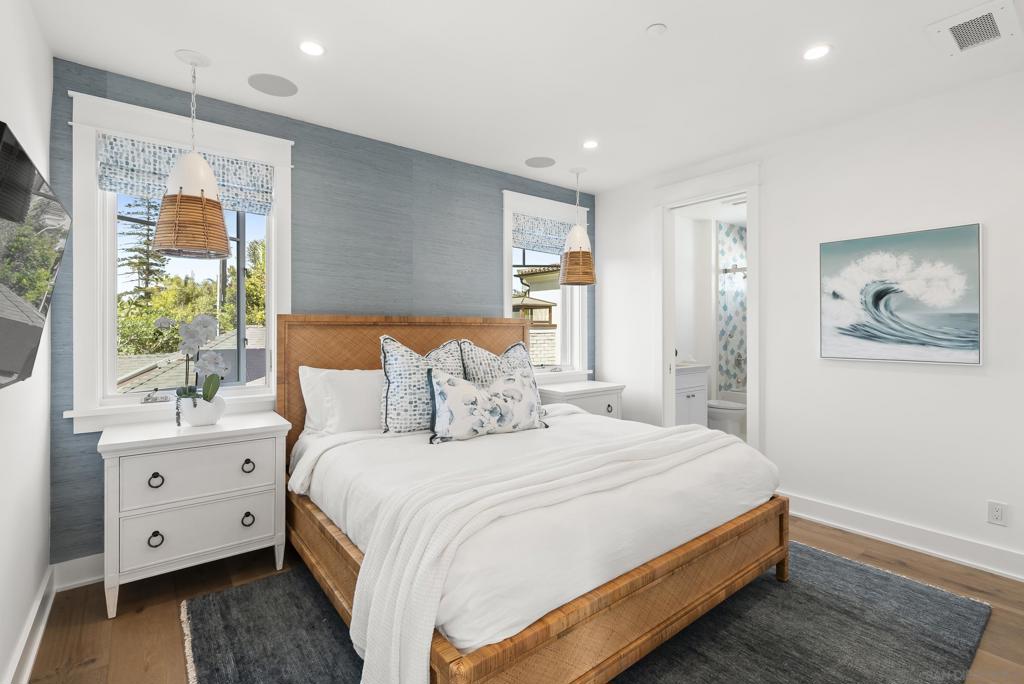 Residential Lease for rent at 1059 Ocean Blvd, Coronado CA featuring 6 beds and 6 baths