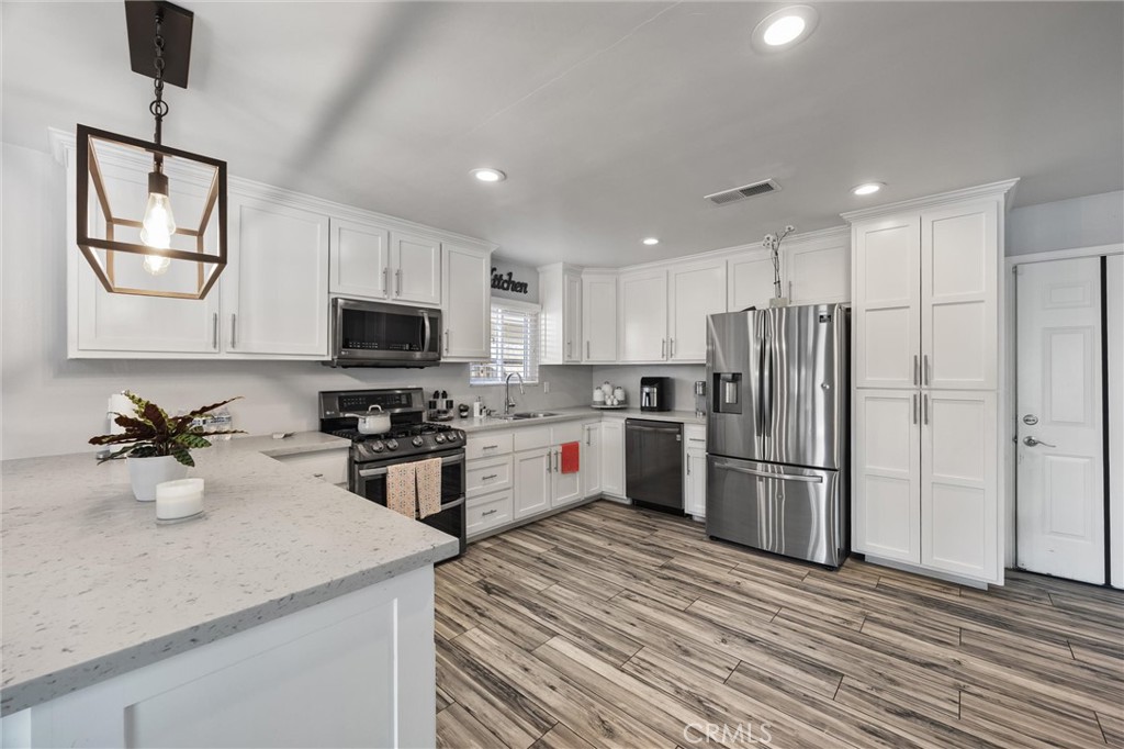 Residential for sale at 5005 Surrey Lane, Bakersfield CA featuring 3 beds and 2 baths