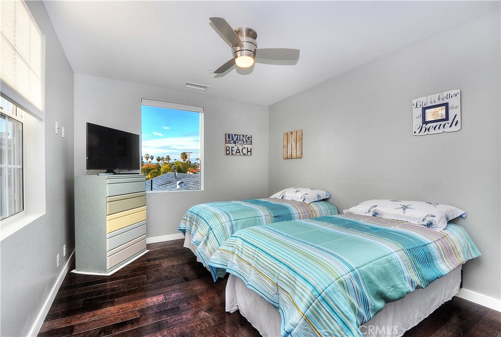 Residential Lease for rent at 314 N Ola Vista, San Clemente CA featuring 2 beds and 2 baths