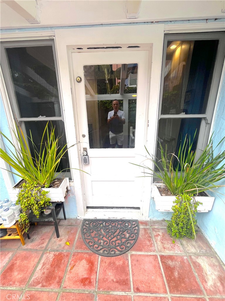 Residential Lease for rent at 212 N Coast Highway 10, Laguna Beach CA featuring 1 bed and 1 bath