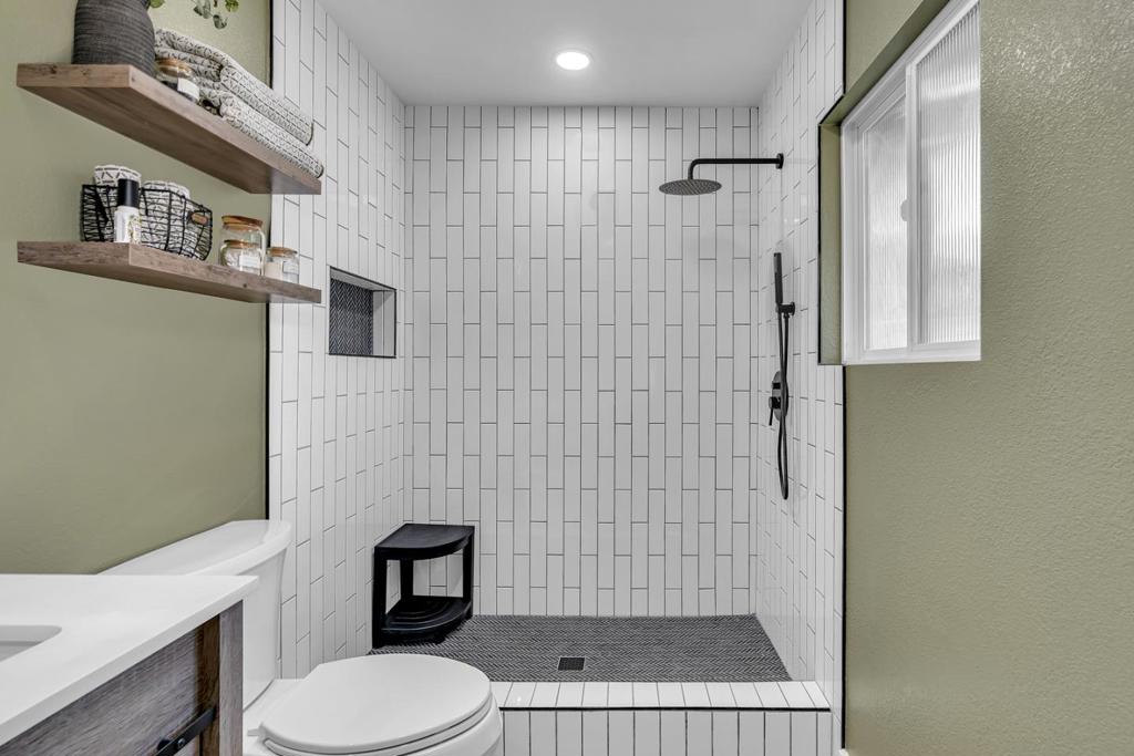 Active for sale at Los Banos, CA, Los Banos, CA CA and 2 baths