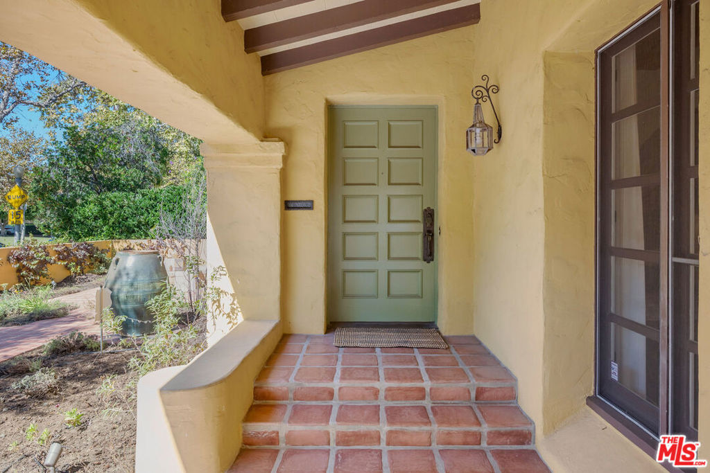 Residential Lease for rent at 500 N Las Palmas Avenue, Los Angeles, Los Angeles County CA featuring 4 beds and 4 baths