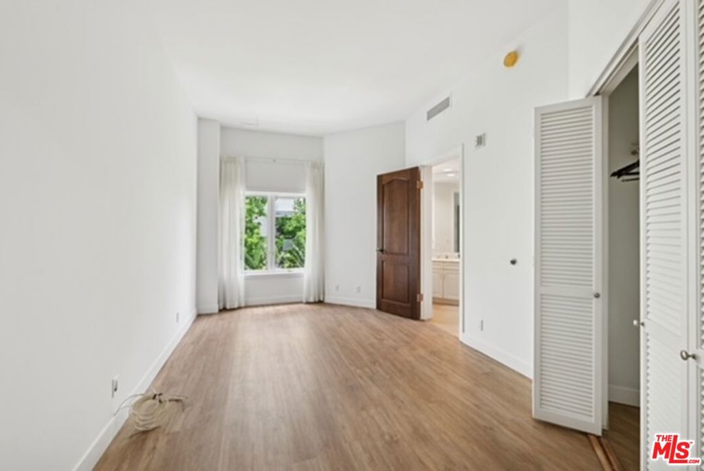 Residential Lease for rent at 10351 Wilshire Boulevard 402, Los Angeles, Los Angeles County CA featuring 3 beds and 4 baths