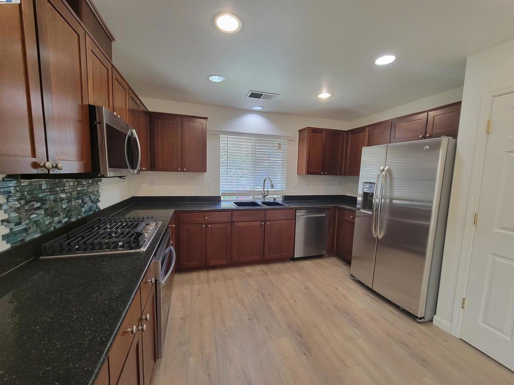 Residential for sale at 313 Turnstone Cir, Pittsburg CA featuring 5 beds and 3 baths