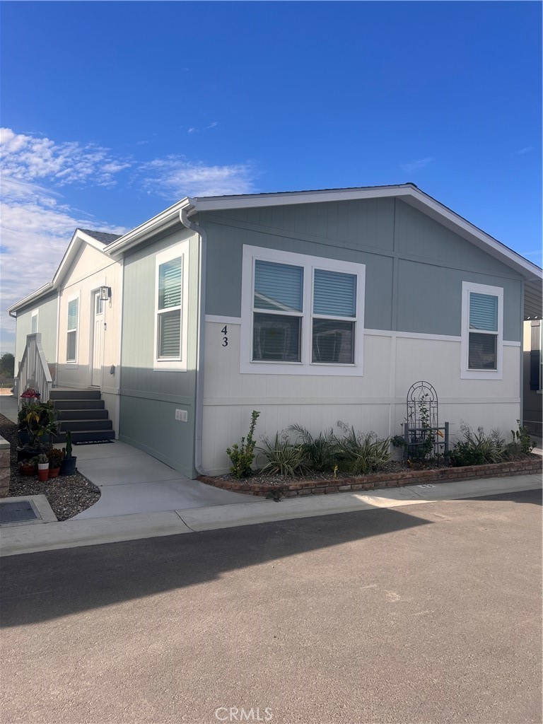 Manufactured In Park for sale at 3444 W Center Street 43, Riverside CA featuring 3 beds and 2 baths