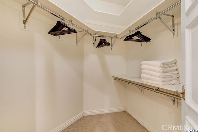 Residential Lease for rent at 423 Caruso Avenue, Glendale, Los Angeles County CA featuring 2 beds and 3 baths