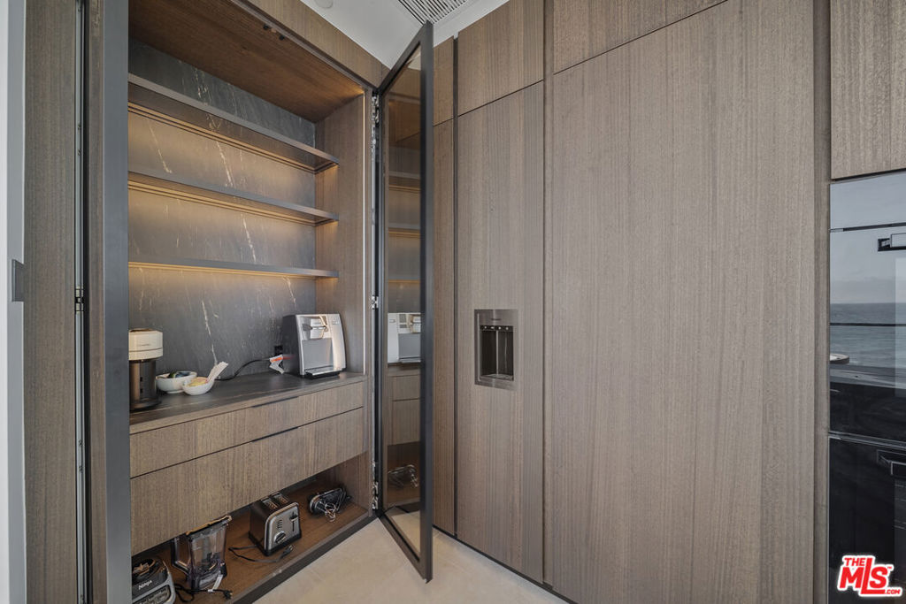 Residential for sale at 18954 Pacific Coast Highway, Malibu CA featuring 3 beds and 4 baths