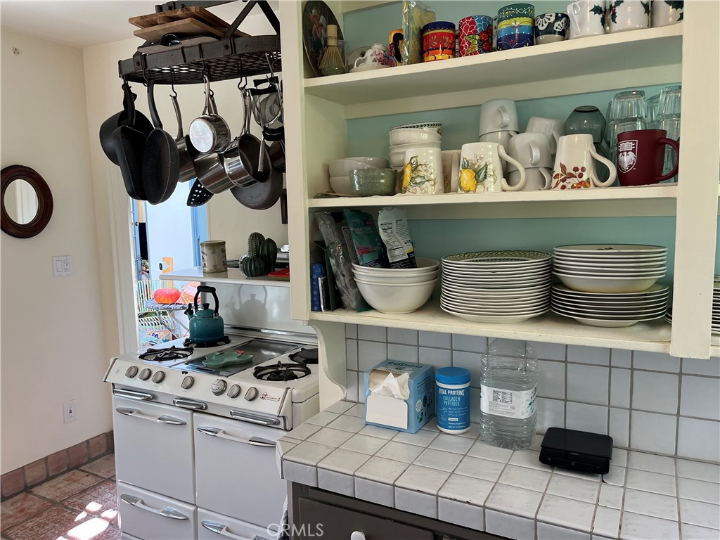 Residential Lease for rent at 845 Temple Hills, Laguna Beach CA featuring 2 beds and 1 bath