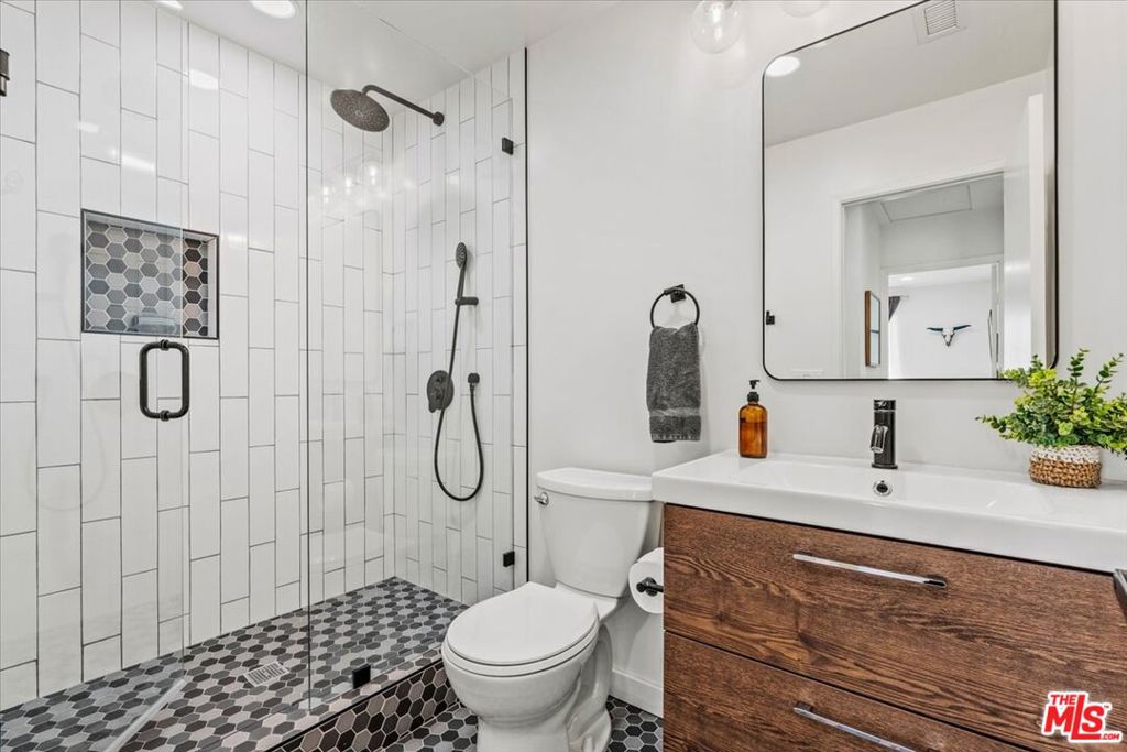 Residential Lease for rent at 1808 E Francis Drive, Palm Springs CA featuring 3 beds and 2 baths