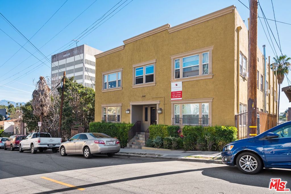 Residential Lease for rent at 1044 N BONNIE BRAE Street 202, Los Angeles, Los Angeles County CA and 1 bath