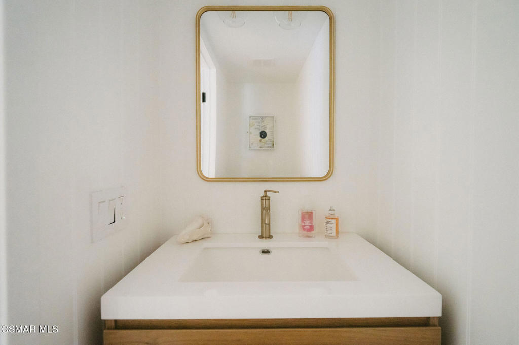 Residential for sale at 5716 Skyview Way B, Agoura Hills CA featuring 1 bed and 2 baths