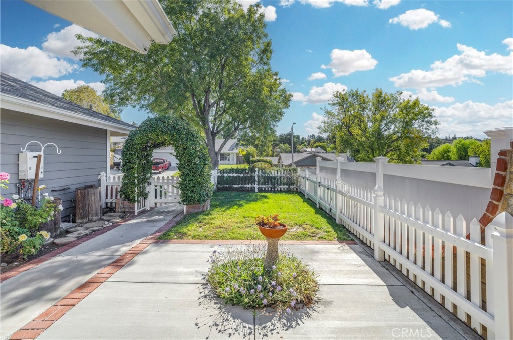 Residential for sale at 27829 Carnegie, Castaic CA featuring 3 beds and 2 baths