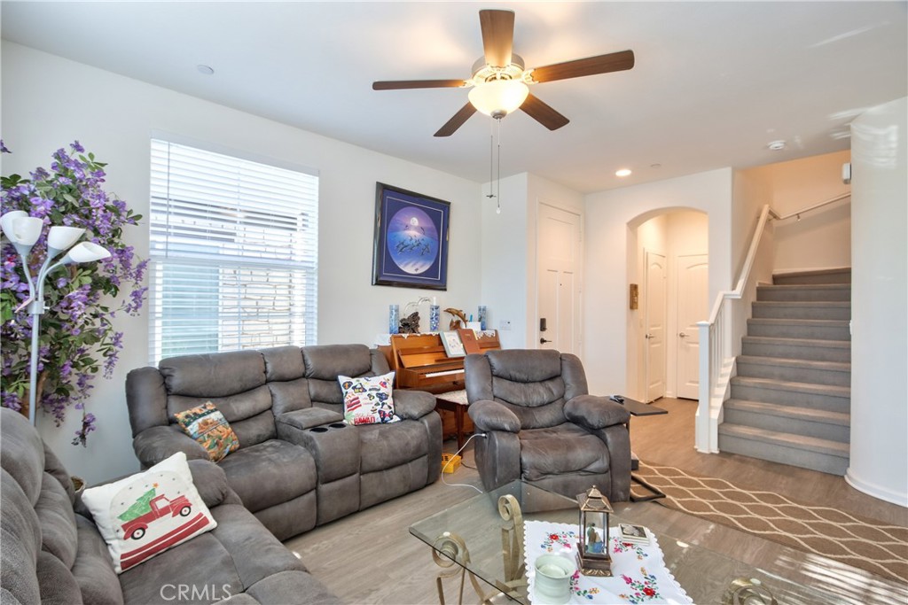 Residential for sale at 41976 Isadora 904, Murrieta CA featuring 3 beds and 3 baths