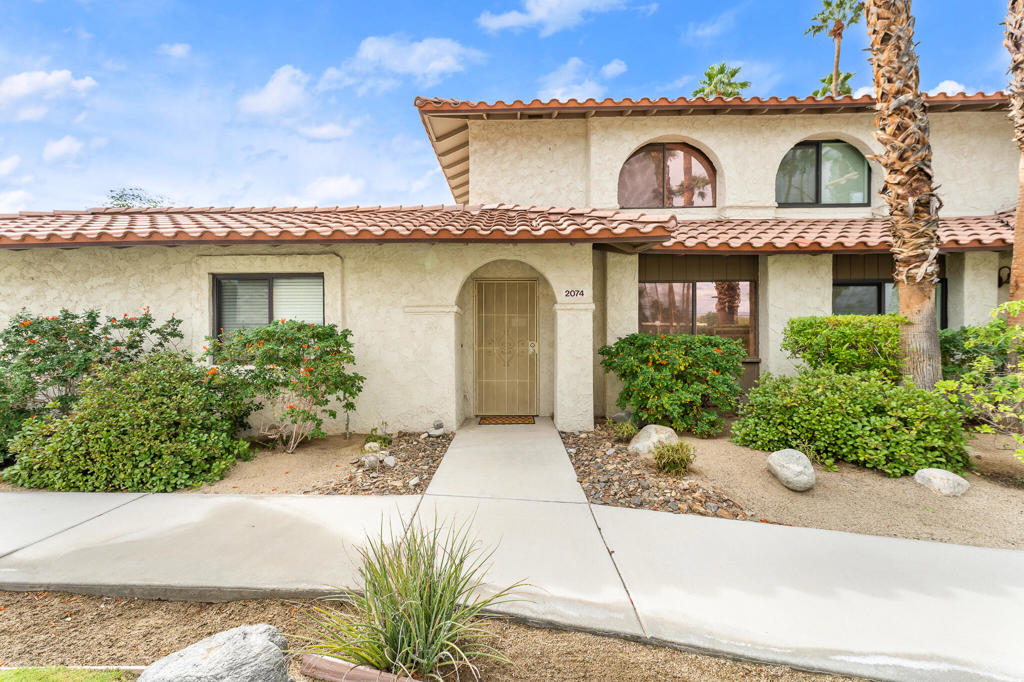Residential Lease for rent at 2074 N Mira Vista Way, Palm Springs CA featuring 2 beds and 2 baths