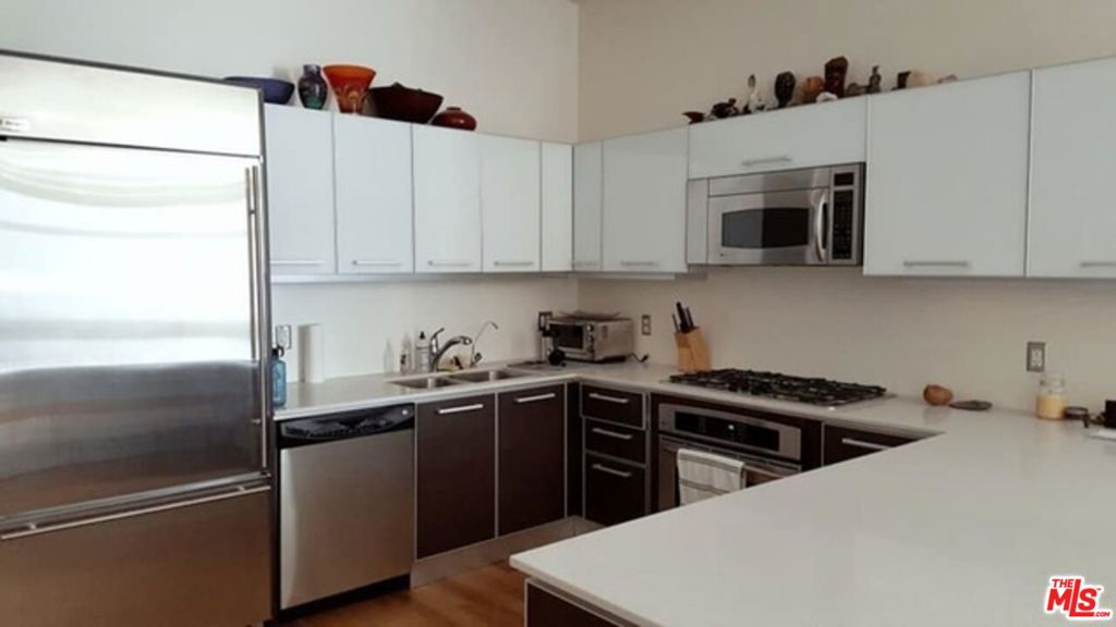 Residential Lease for rent at 801 S Grand Avenue 1906, Los Angeles, Los Angeles County CA featuring 2 beds and 2 baths