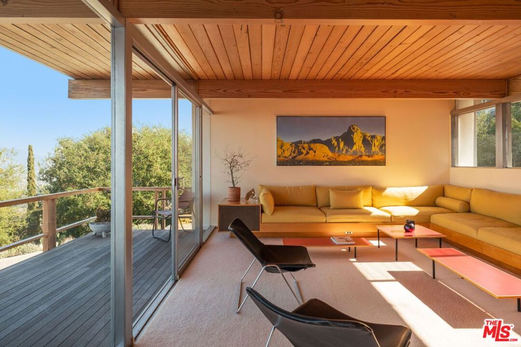 Residential Lease for rent at 7820 Mulholland Drive, Los Angeles, Los Angeles County CA featuring 3 beds and 3 baths