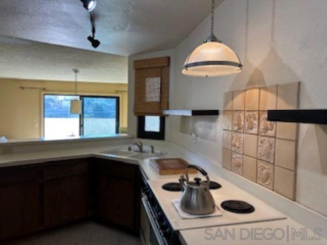 Residential for sale at 2258 Caminito Pescado 11, San Diego CA featuring 2 beds and 3 baths