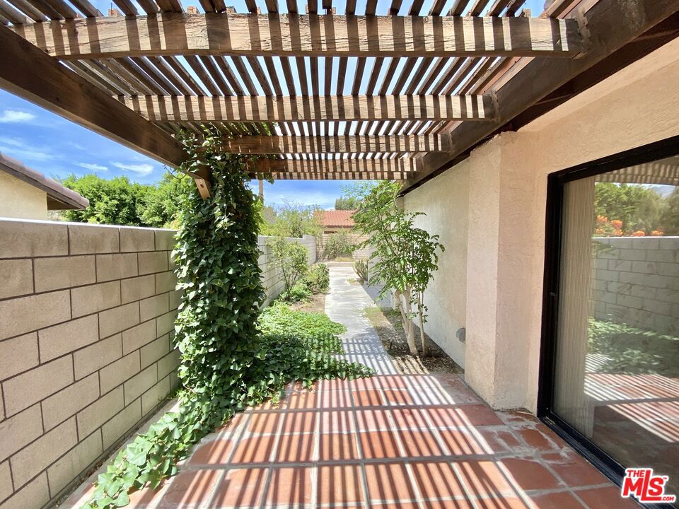 Residential Lease for rent at 27205 AVENIDA QUINTANA, Cathedral City CA featuring 3 beds and 2 baths