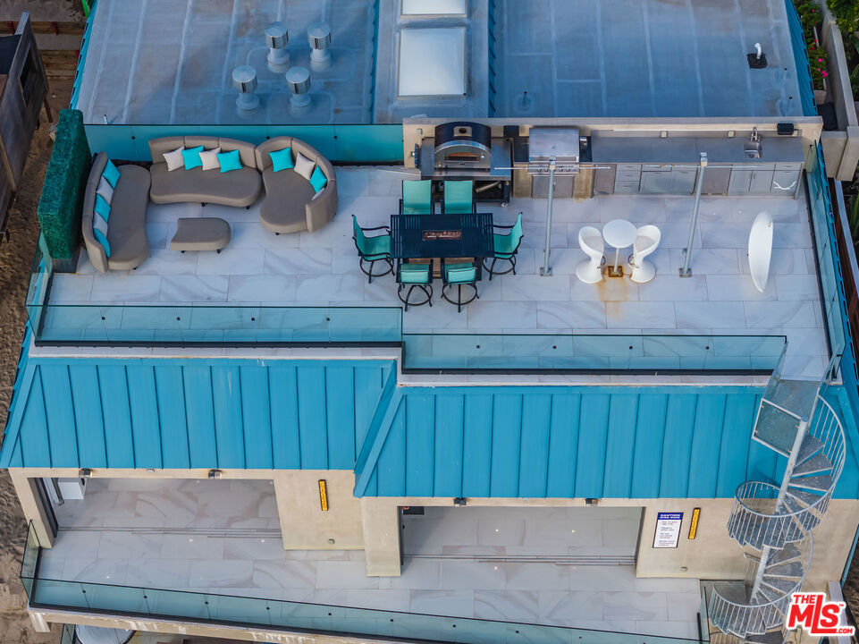 Residential for sale at 11350 Pacific Coast Highway, Malibu CA featuring 4 beds and 5 baths