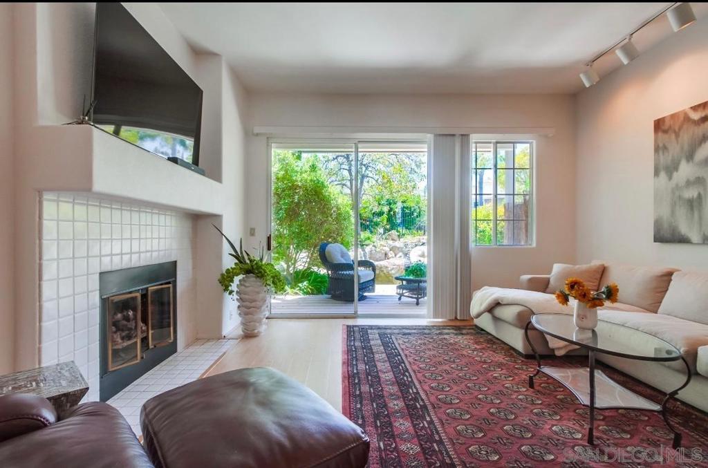 Residential Lease for rent at 8585 Via Mallorca 231, La Jolla, San Diego County CA featuring 2 beds and 2 baths