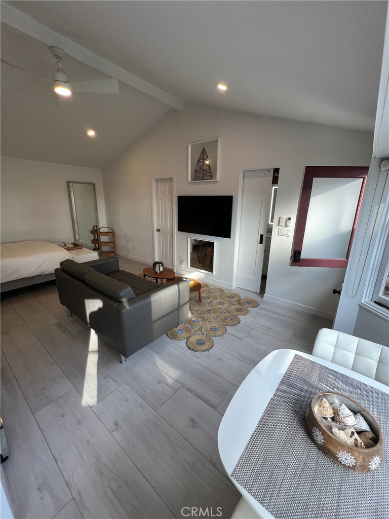 Residential Lease for rent at 388 Hawthorne Rd A, Laguna Beach CA and 1 bath