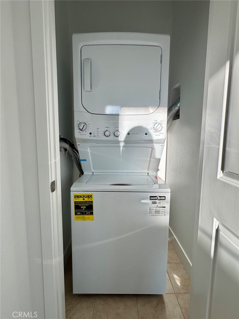 Residential Lease for rent at 245 Shoveler, Irvine CA featuring 5 beds and 4 baths