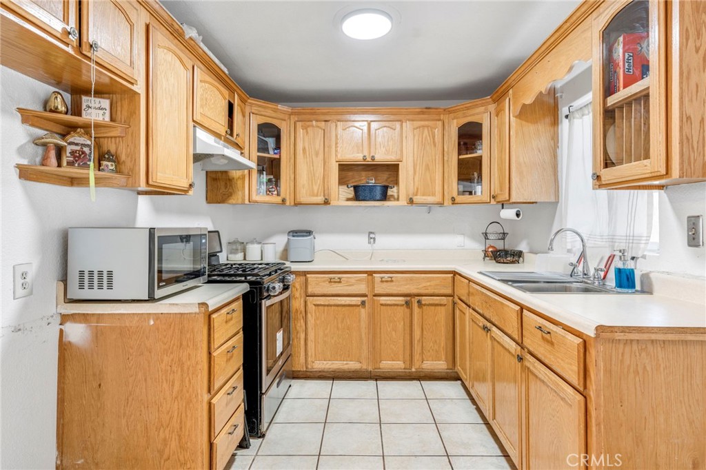 Residential for sale at 1562 N Fay, Fresno CA featuring 2 beds and 1 bath