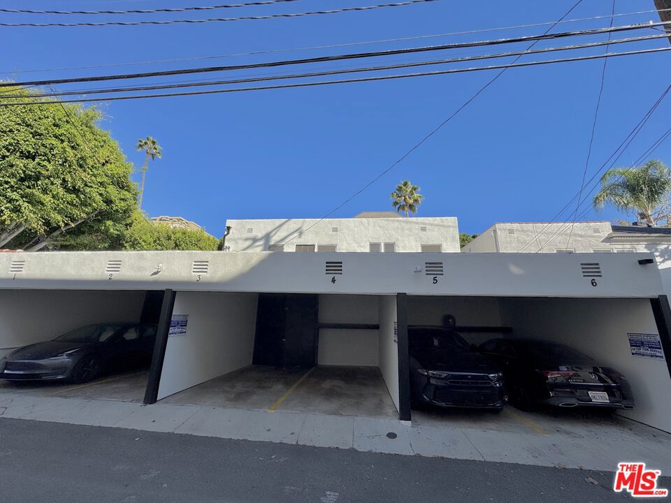 Residential Lease for rent at 9010 Burton Way, Beverly Hills, Los Angeles County CA featuring 2 beds and 1 bath