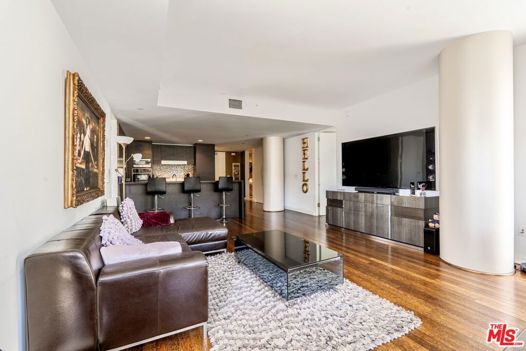 Residential Lease for rent at 6250 Hollywood Boulevard 9I, Los Angeles, Los Angeles County CA featuring 2 beds and 3 baths