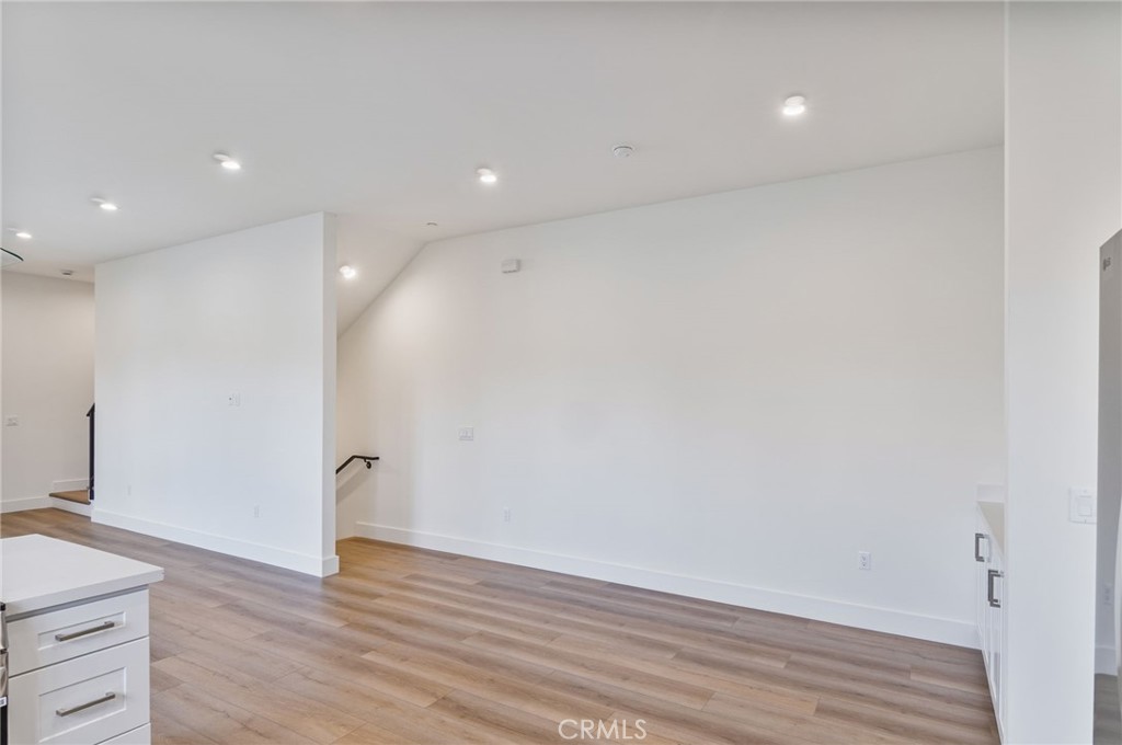 Residential Lease for rent at 5308 Oakland Street, Los Angeles, Los Angeles County CA featuring 4 beds and 5 baths