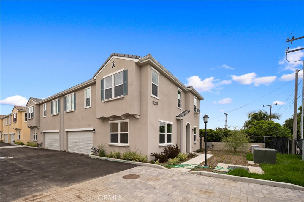 Residential Lease for rent at 11237 Gladhill Road 4, Whittier, Los Angeles County CA featuring 3 beds and 3 baths