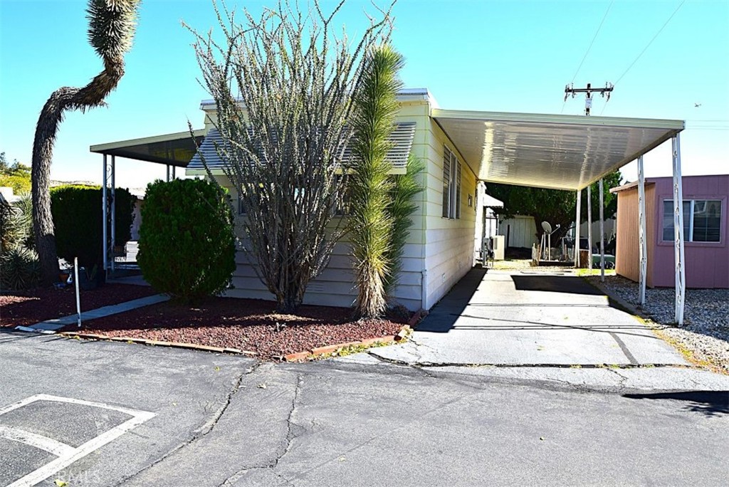 Manufactured In Park for sale at 56425 29 Palms Highway 100, Yucca Valley CA featuring 2 beds and 1 bath