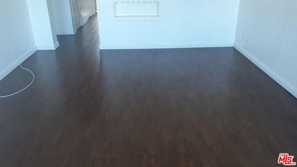 Residential Lease for rent at 5017 Crenshaw Boulevard 1/2, Los Angeles, Los Angeles County CA featuring 2 beds and 1 bath